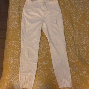 White 7/8 lulu leggings